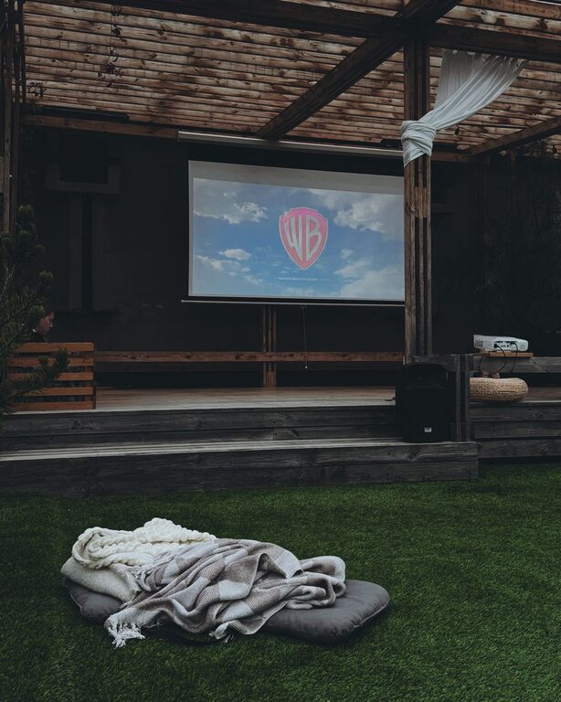 Cozy Movie Night at Home: Tips for a Perfect Evening